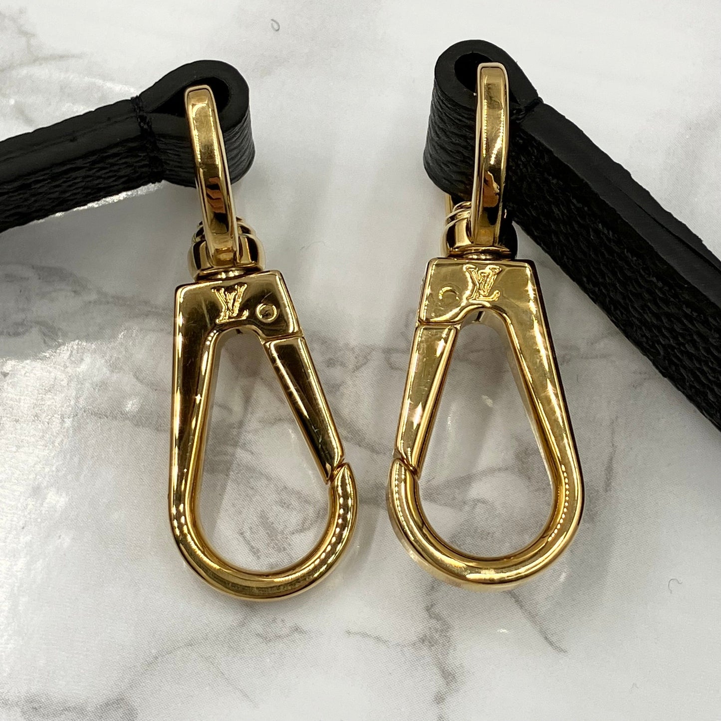 LOUIS VUITTON strap Empreinte