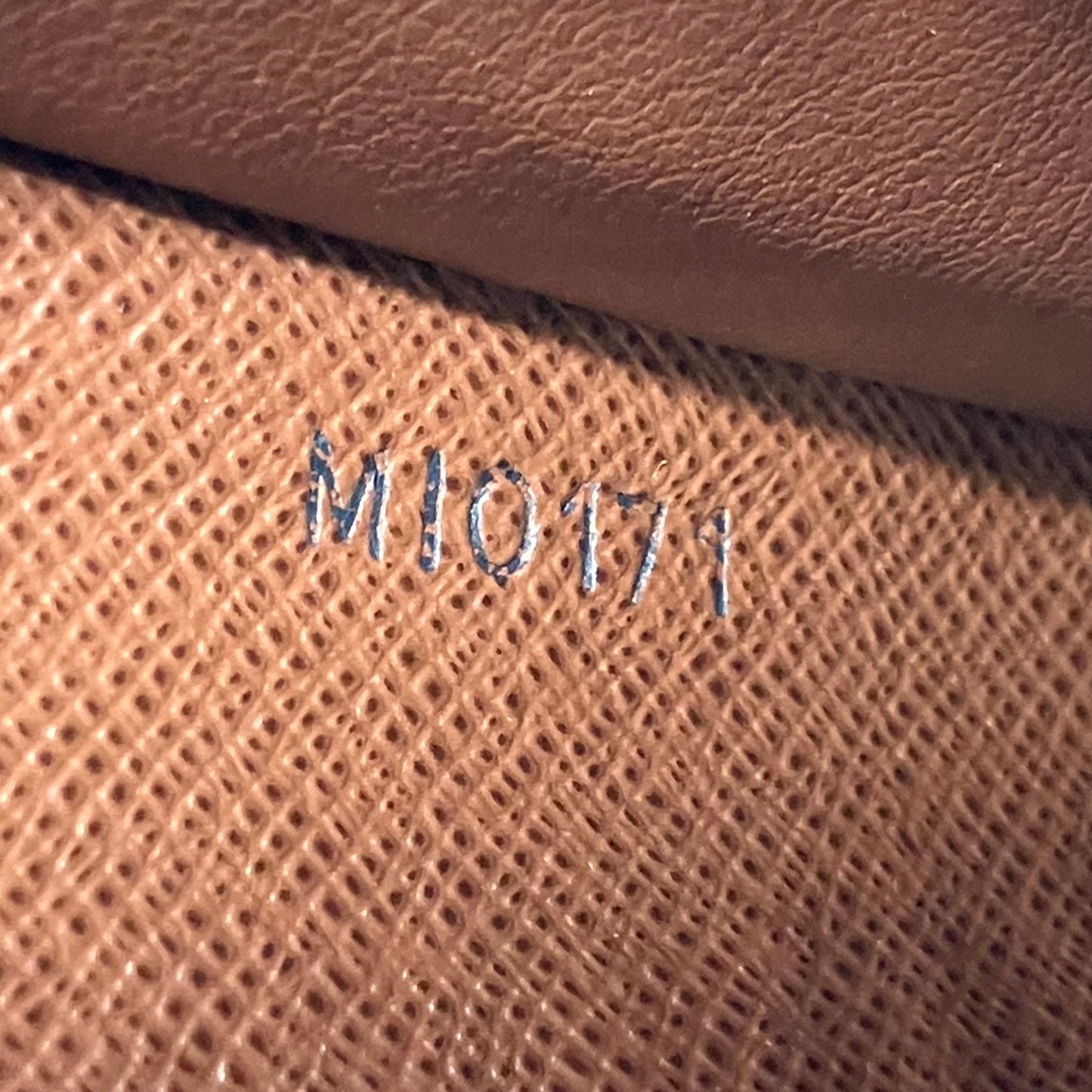 LOUIS VUITTON Monogram zippy compact