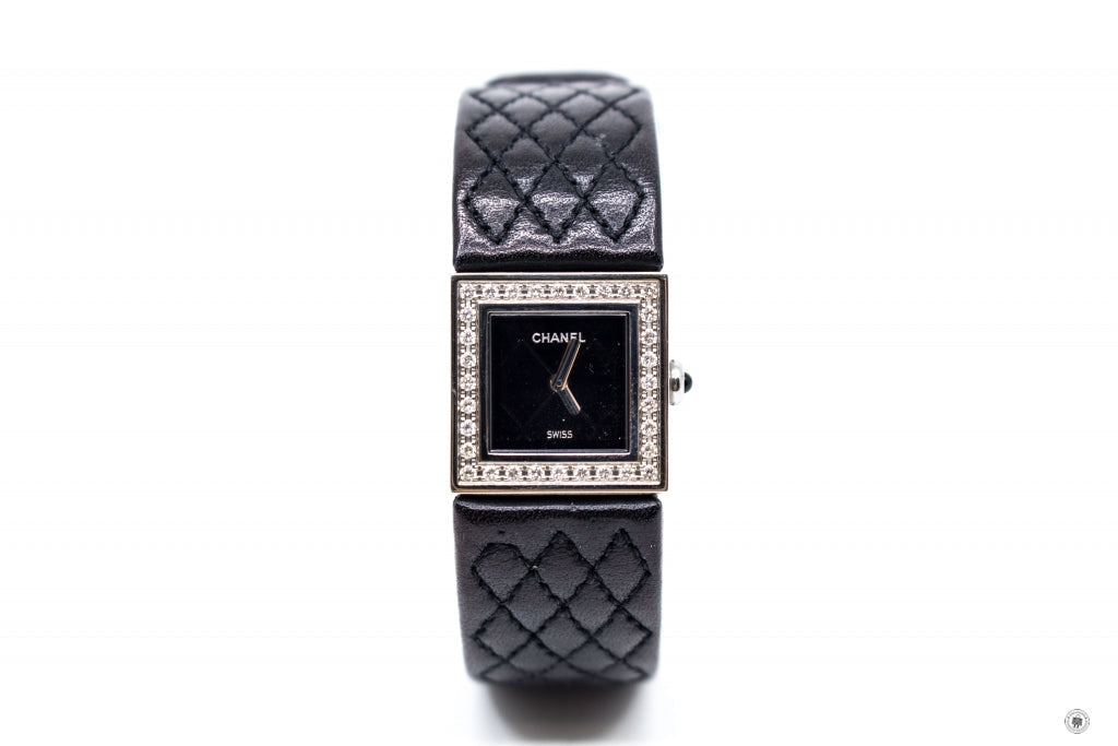 Chanel Boy-friend Acier Etanche 30M Quartz With Diamonds Black Leather Circumference  15CM Watches Shw