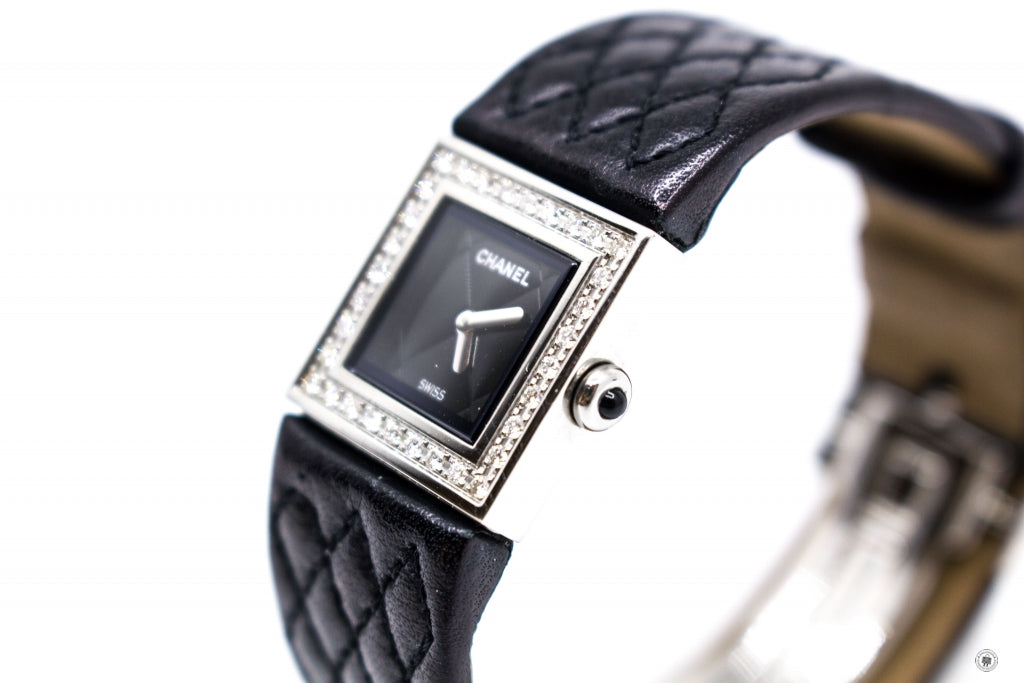 Chanel Boy-friend Acier Etanche 30M Quartz With Diamonds Black Leather Circumference  15CM Watches Shw