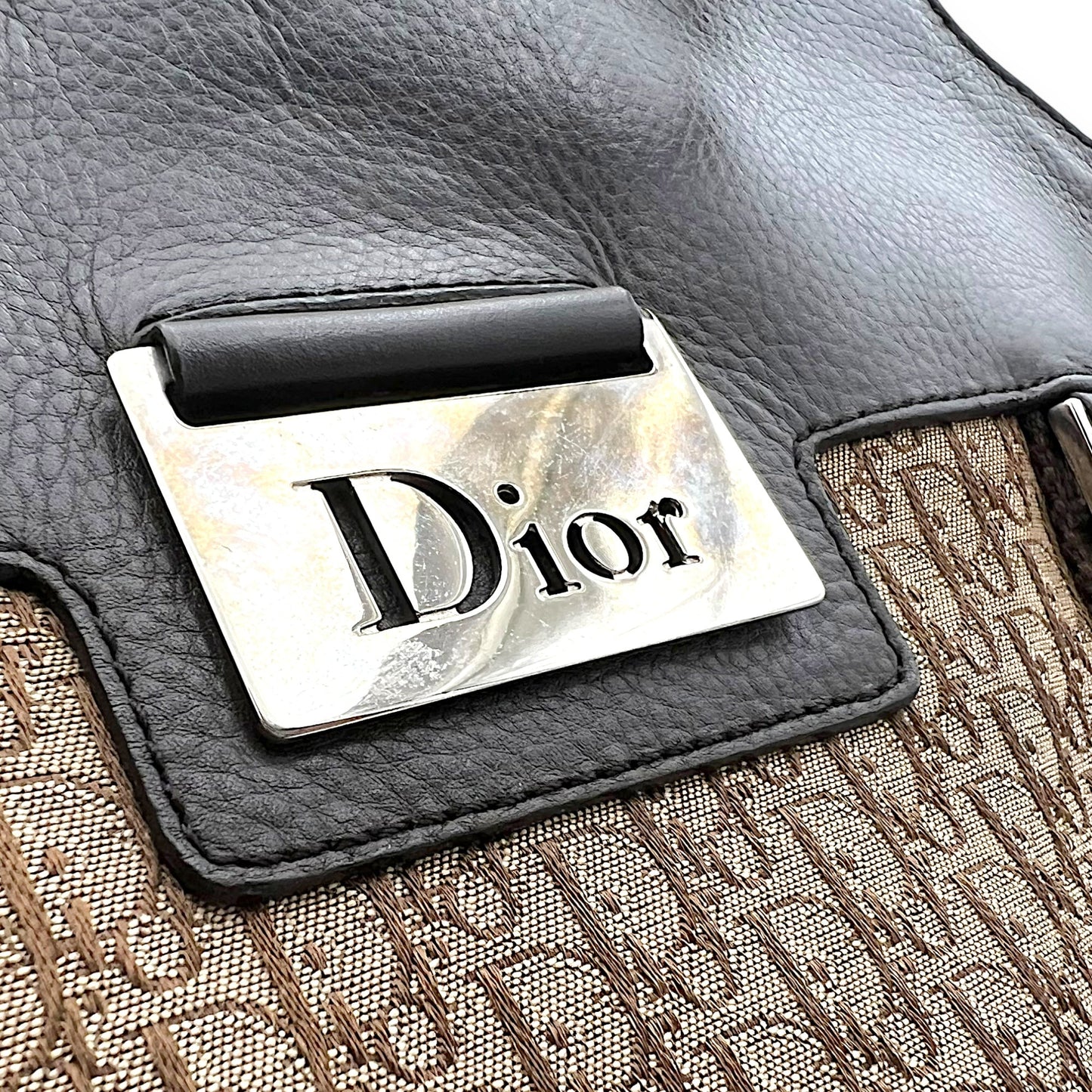 Street Chic Hobo Brown Shoulder Bag in Jacquard, Silver hardware