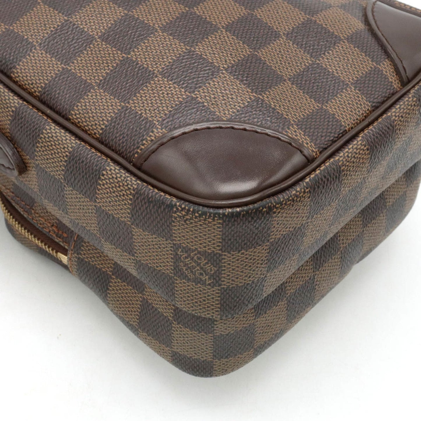 Louis Vuitton Amazone  Canvas Shoulder Bag ()