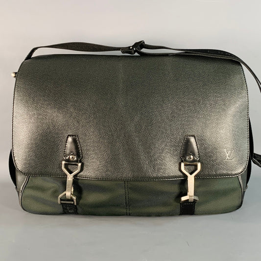 LOUIS VUITTON Dersou Taiga Black Green Nylon Twill Leather Messenger Bag