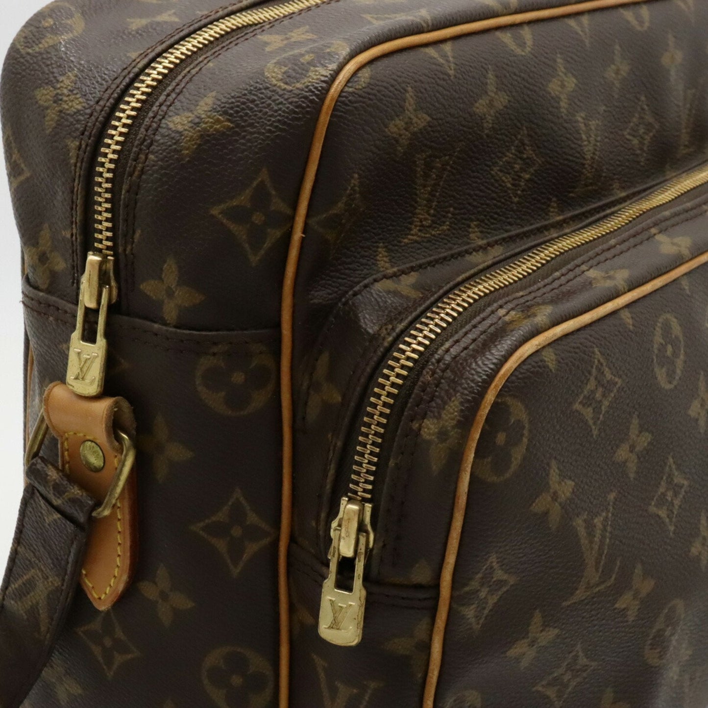 Louis Vuitton Nile  Canvas Shoulder Bag ()