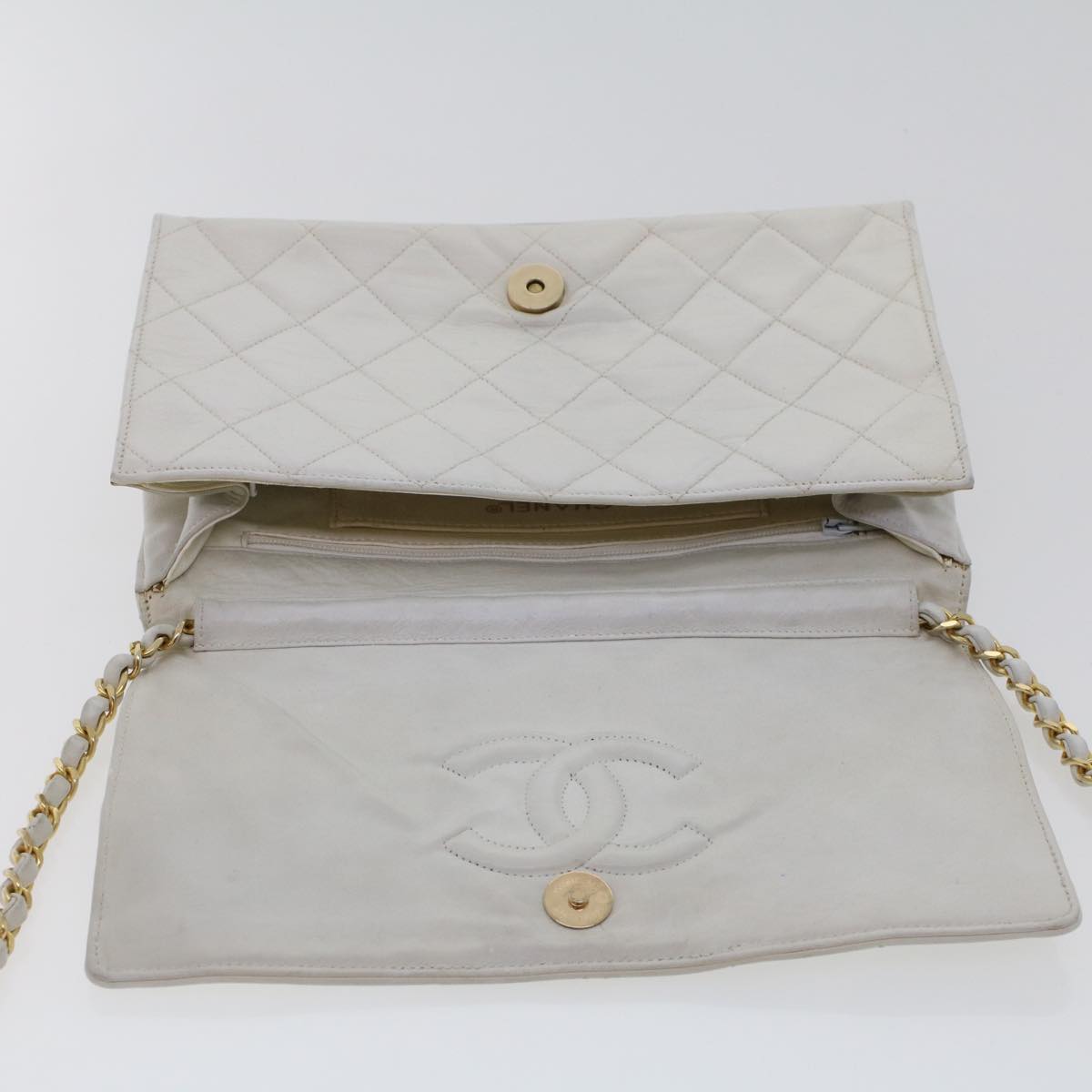 CHANEL Matelasse Circle Chain Shoulder Bag Lamb Skin White CC Auth bs5899