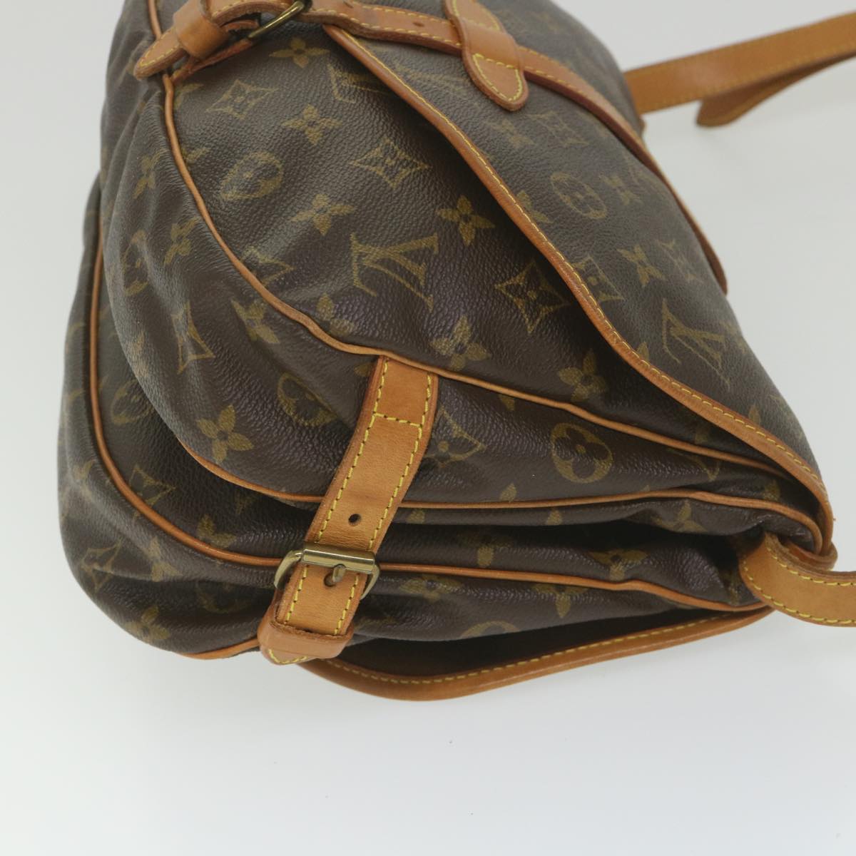 Louis Vuitton Saumur  Canvas Shoulder Bag ()