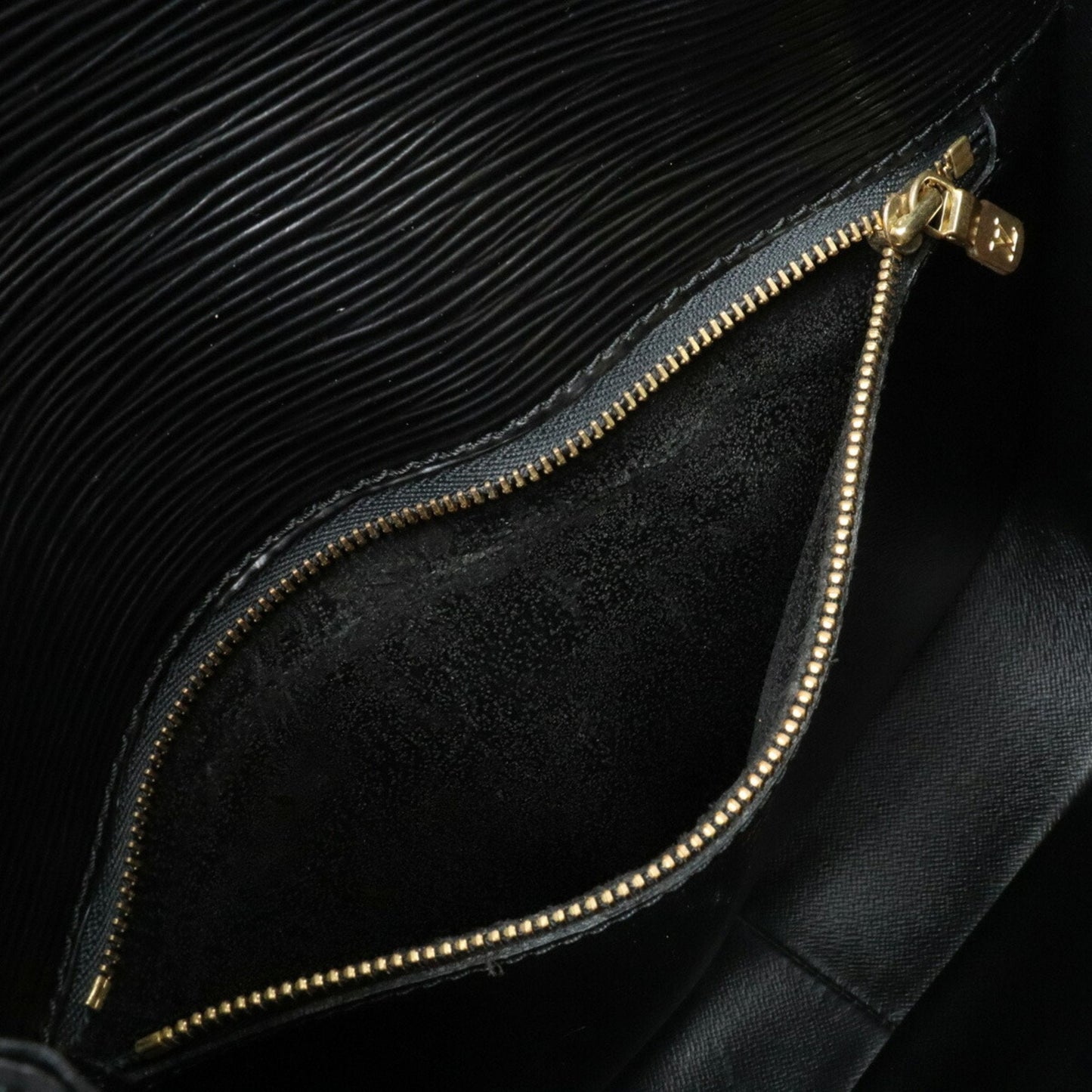 Louis Vuitton Saint Cloud  Leather Shoulder Bag ()