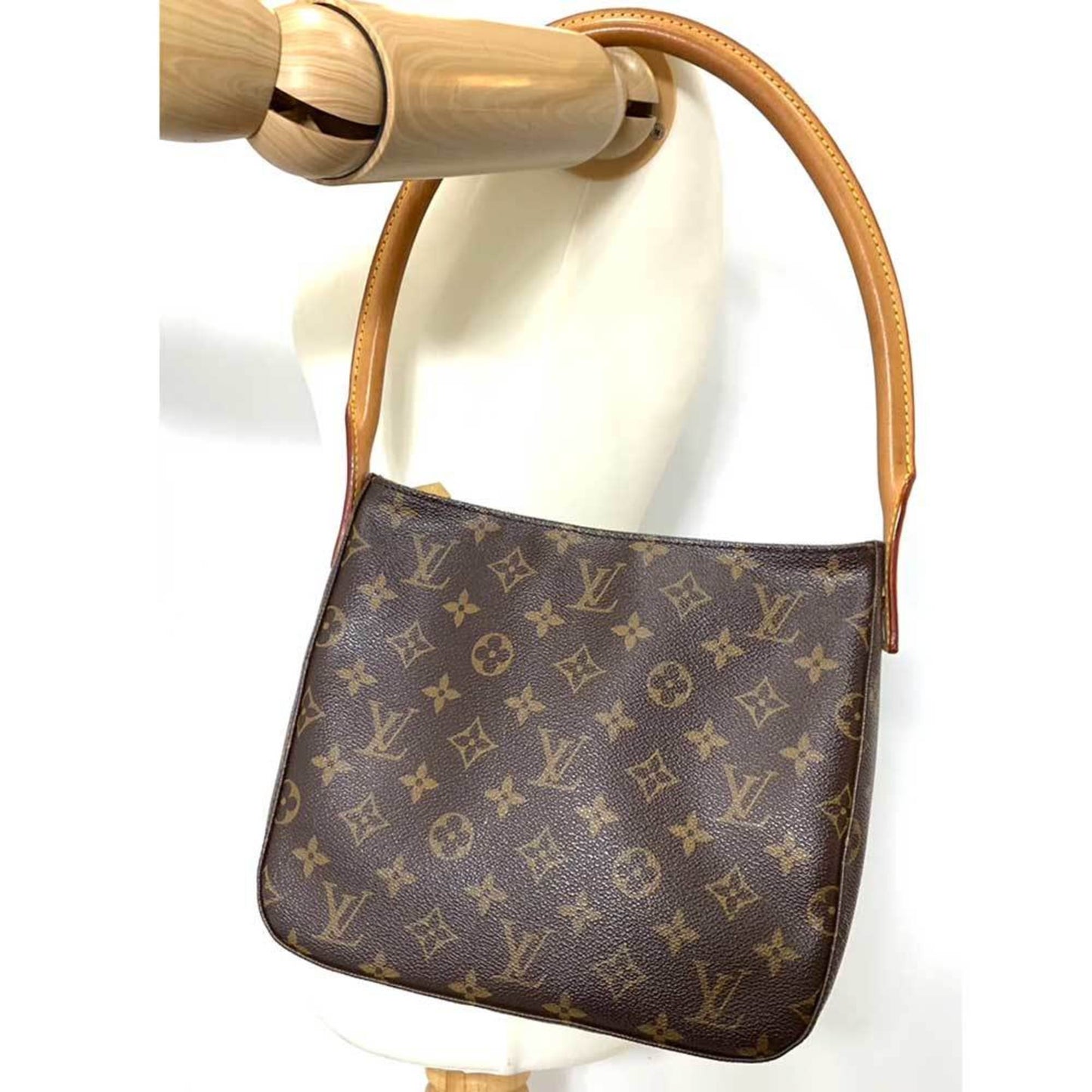 Louis Vuitton Looping Mm  Canvas Shoulder Bag ()