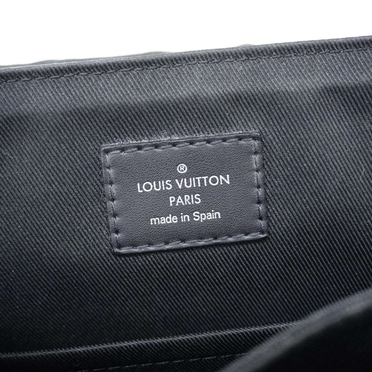 Louis Vuitton District  Canvas Shoulder Bag ()