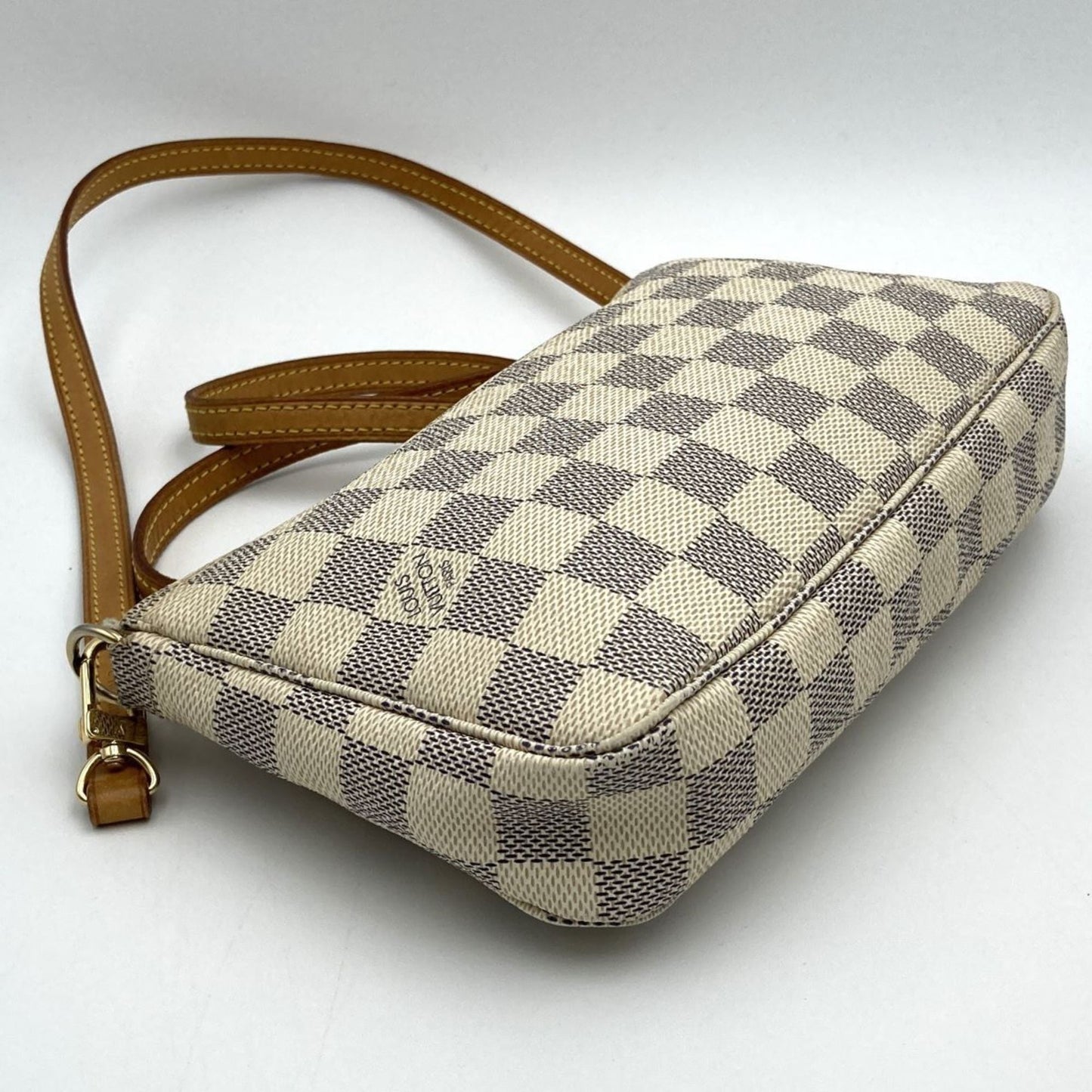 Louis Vuitton Pochette Accessoires  Canvas Shoulder Bag ()