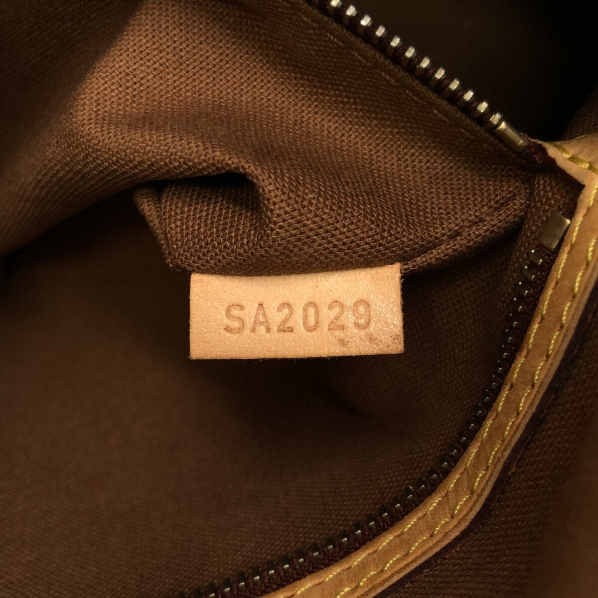 Louis Vuitton Batignolles Horizontal  Canvas Shoulder Bag ()