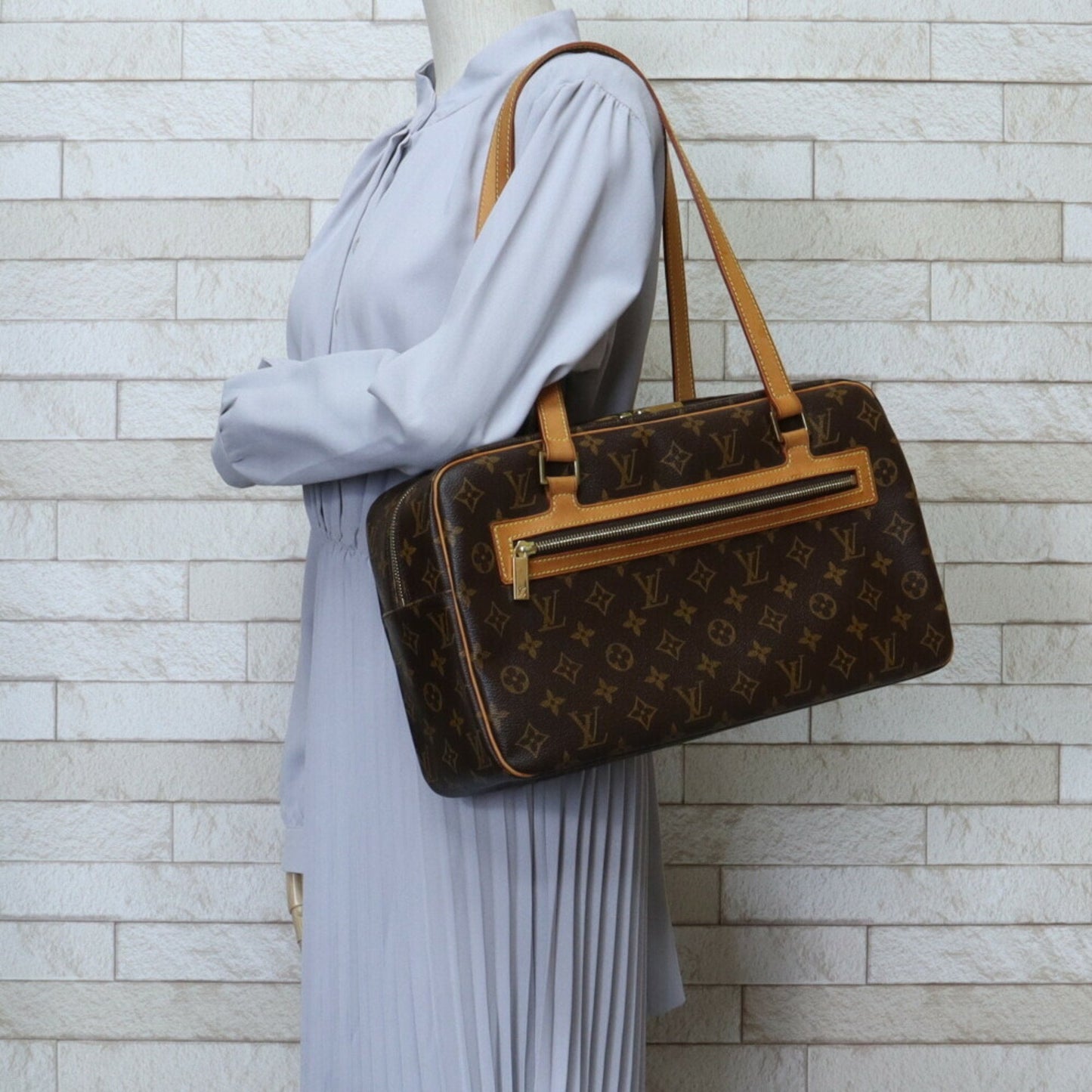 Louis Vuitton Cité  Canvas Shoulder Bag ()