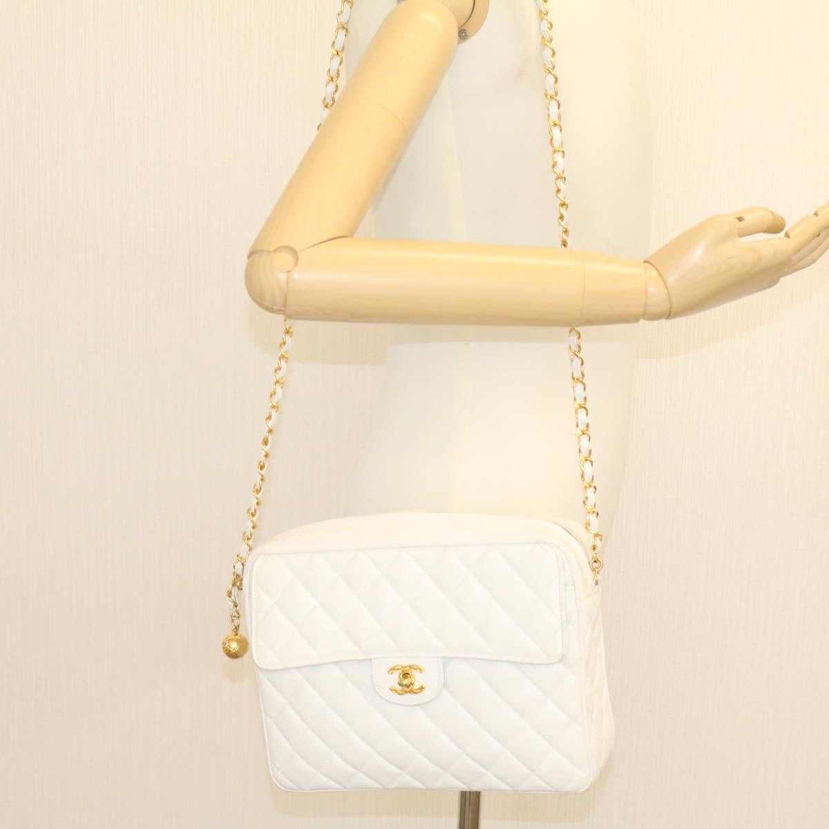 CHANEL Matelasse Chain Shoulder Bag Caviar Skin Gold White CC Auth am1370gA