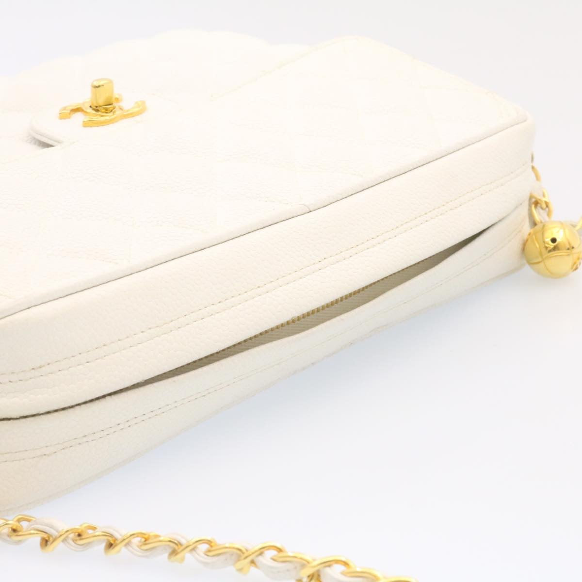 CHANEL Matelasse Chain Shoulder Bag Caviar Skin Gold White CC Auth am1370gA