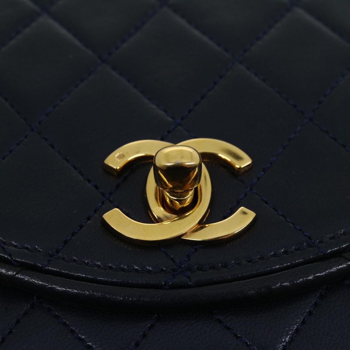 CHANEL Matelasse Chain Flap Shoulder Bag Lamb Skin Navy Gold CC Auth am2602gA