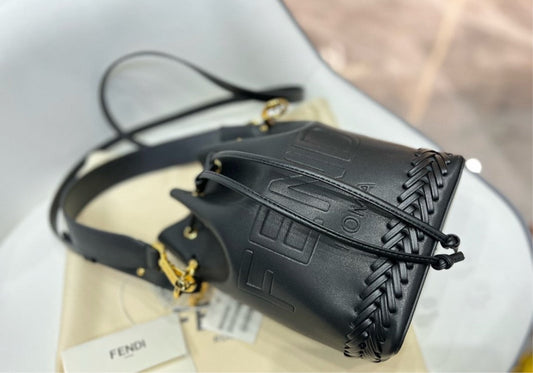 Black Fendi woman handbag