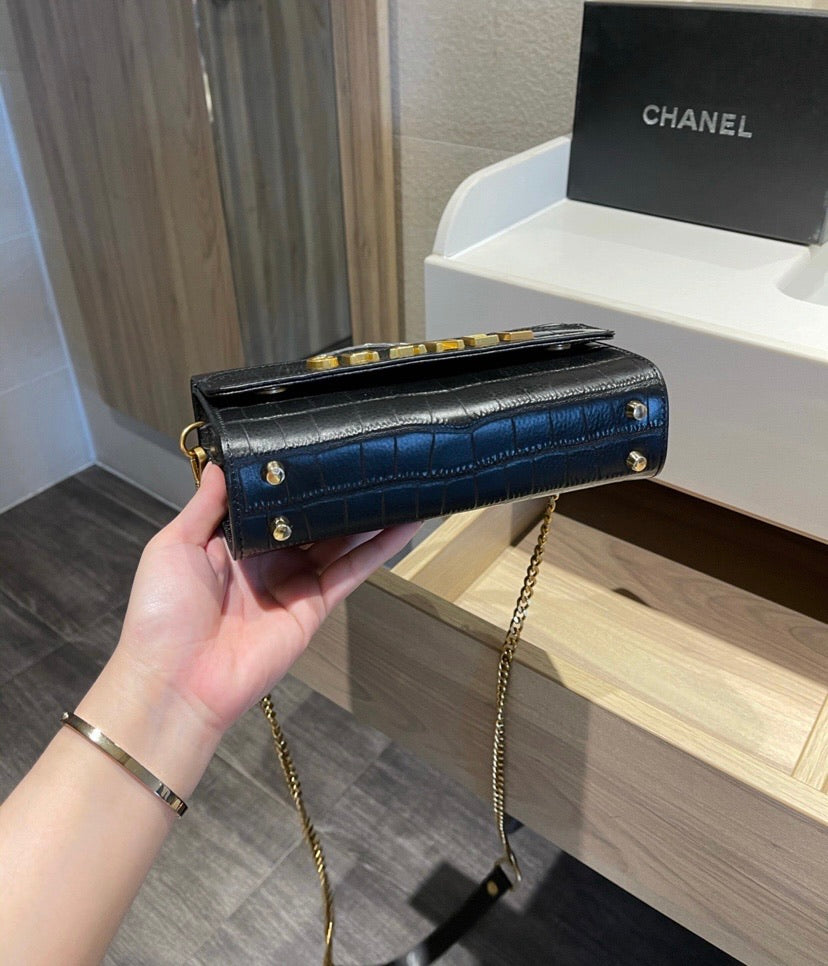 Trendy Chanel clutch/crossbody