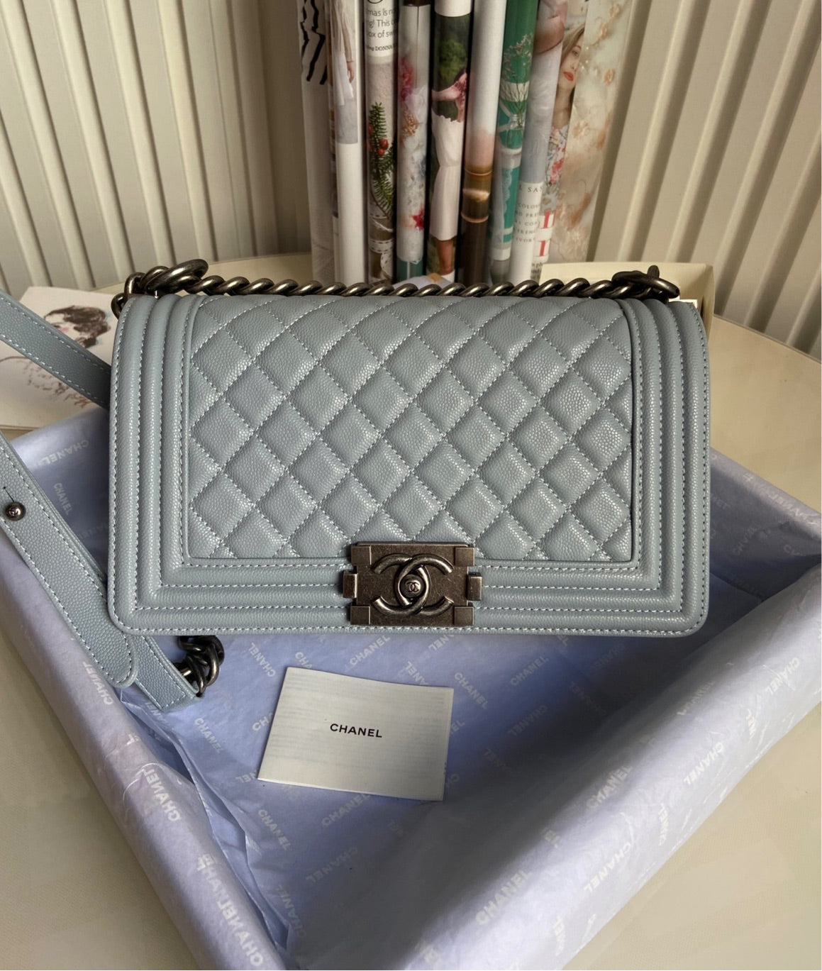 Woman Chanel shoulder handbag