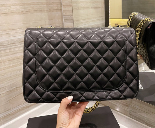 New woman shoulder Chanel