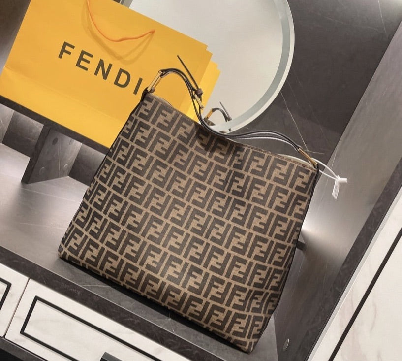 New large Fendi shoulder handbag