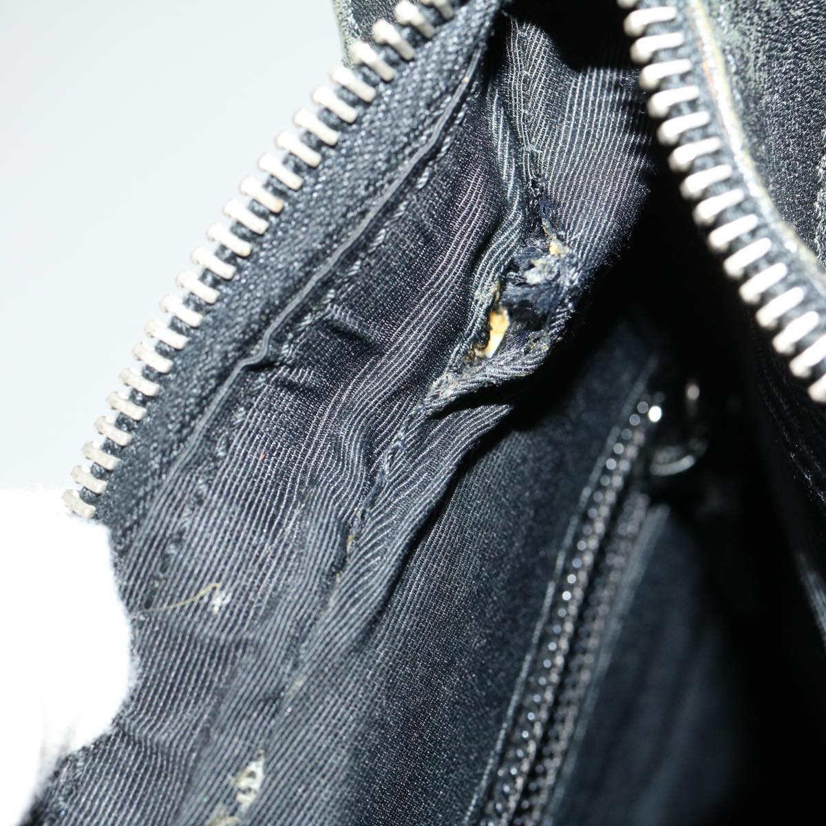 GUCCI GG Canvas Shoulder Bag Black  ki2082