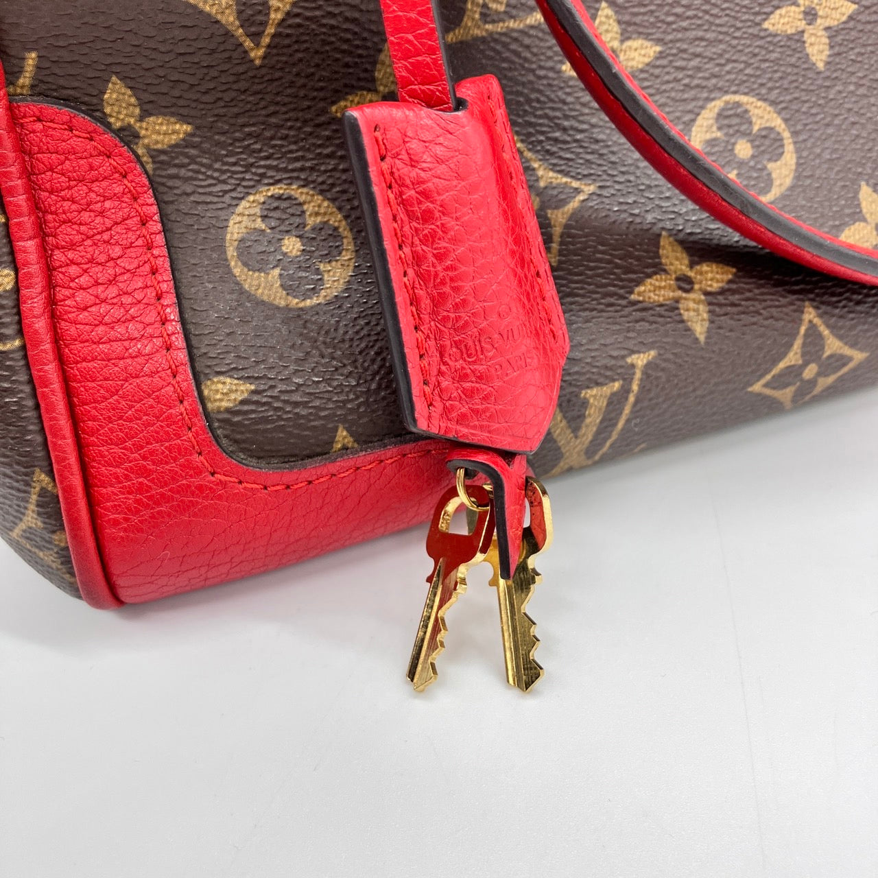 LOUIS VUITTON Estrella Shoulder bag