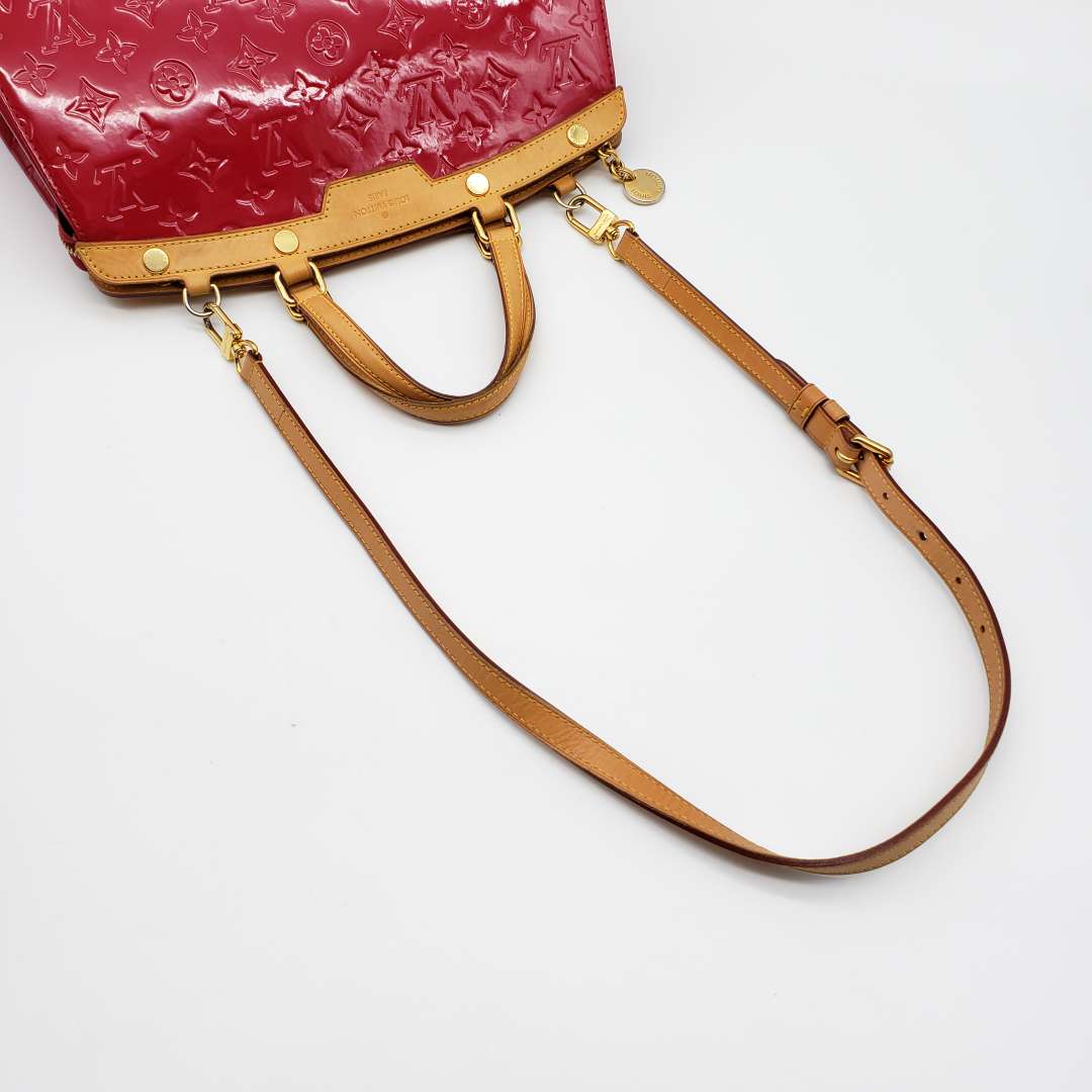 Louis Vuitton Brea MM Vernis Shoulder Bag