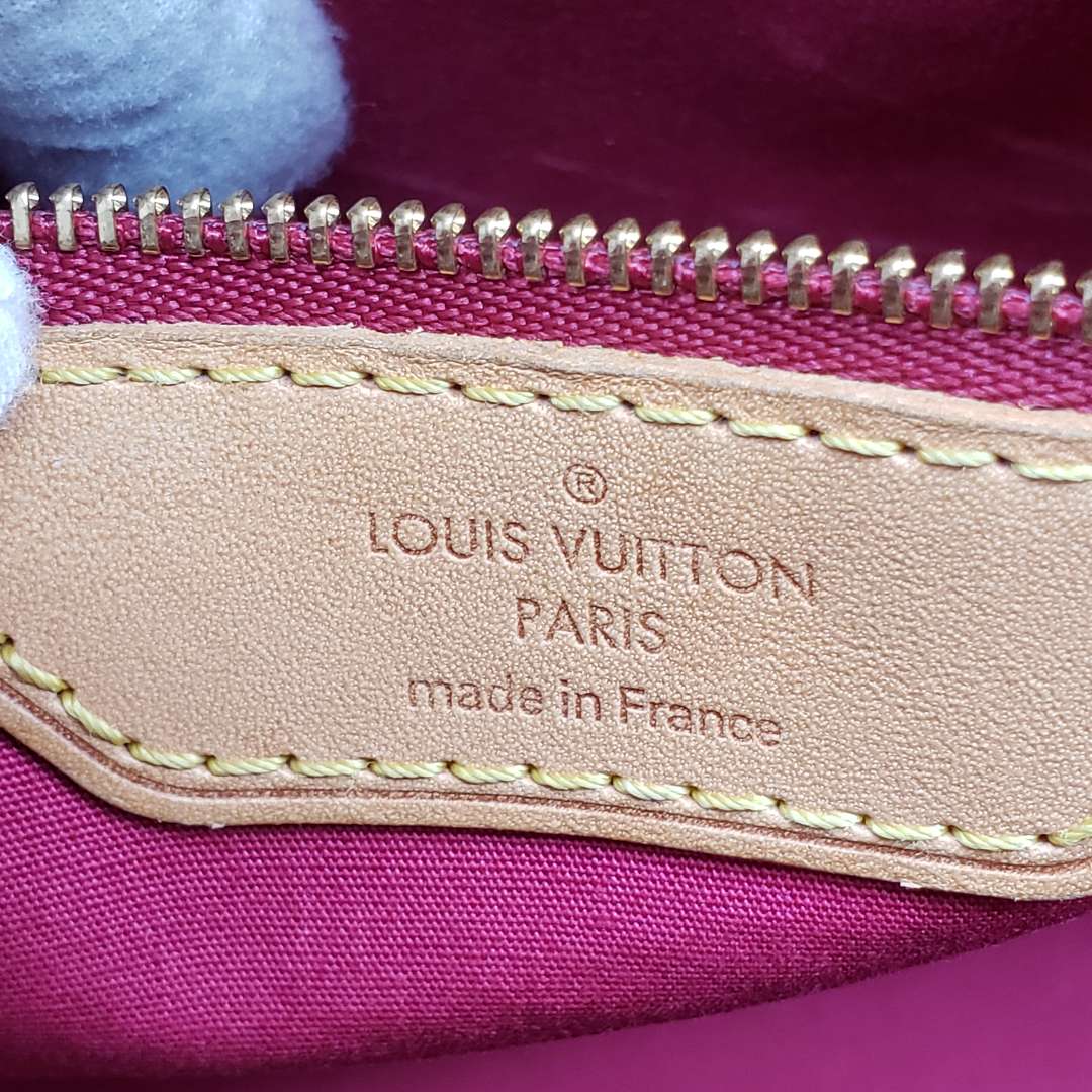 Louis Vuitton Brea MM Vernis Shoulder Bag