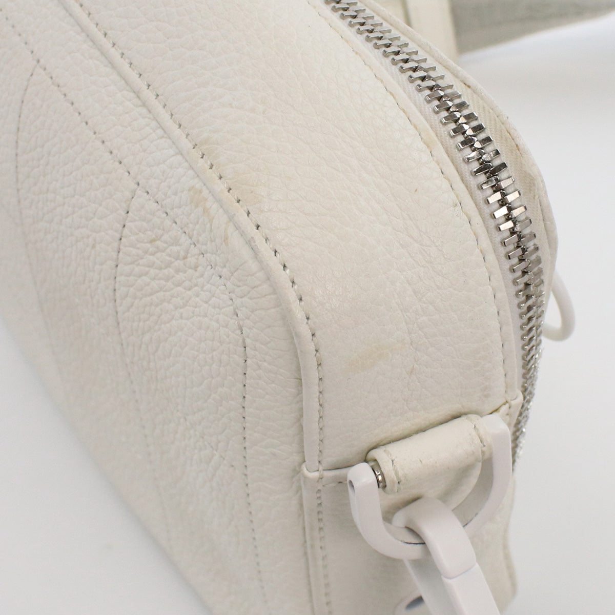 Christian Dior 1SFPO101YWM_H19E Shoulder Bag white leather